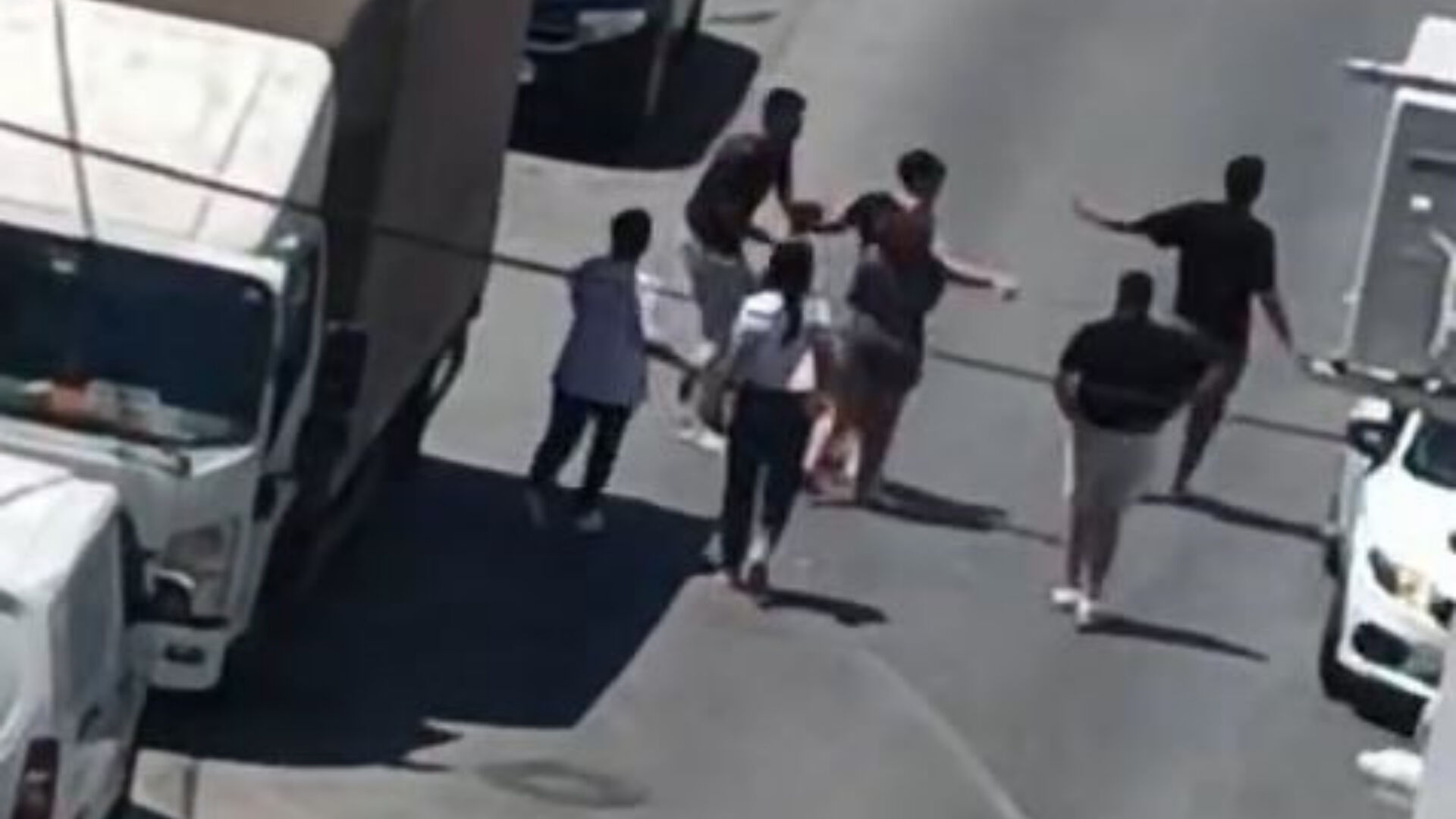 Esenyurt savaş alanına döndü! İki aile birbirine girdi - 1. Resim