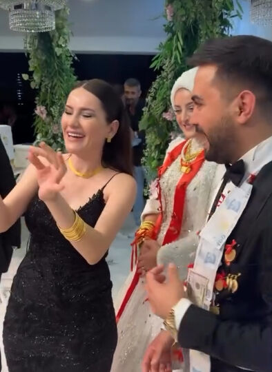 Fenomen Kadir Ezildi düğünüyle gündem oldu: Ünlü ismin taktığı takı ise dudak uçuklattı - 5. Resim