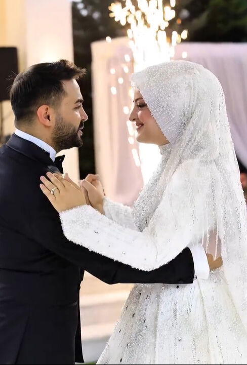 Fenomen Kadir Ezildi düğünüyle gündem oldu: Ünlü ismin taktığı takı ise dudak uçuklattı - 3. Resim