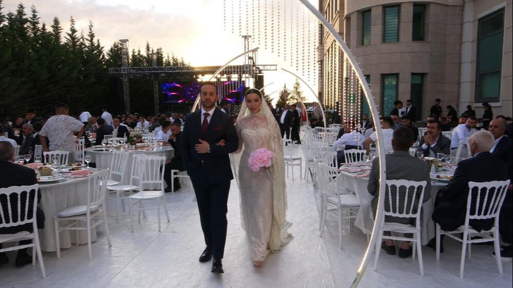 Herkes bu düğünü konuşuyor! Binlerce kişi katıldı, bir kişi takı takmadı - 5. Resim