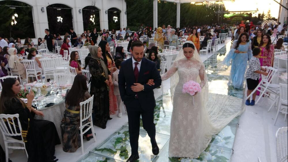 Herkes bu düğünü konuşuyor! Binlerce kişi katıldı, bir kişi takı takmadı - 3. Resim