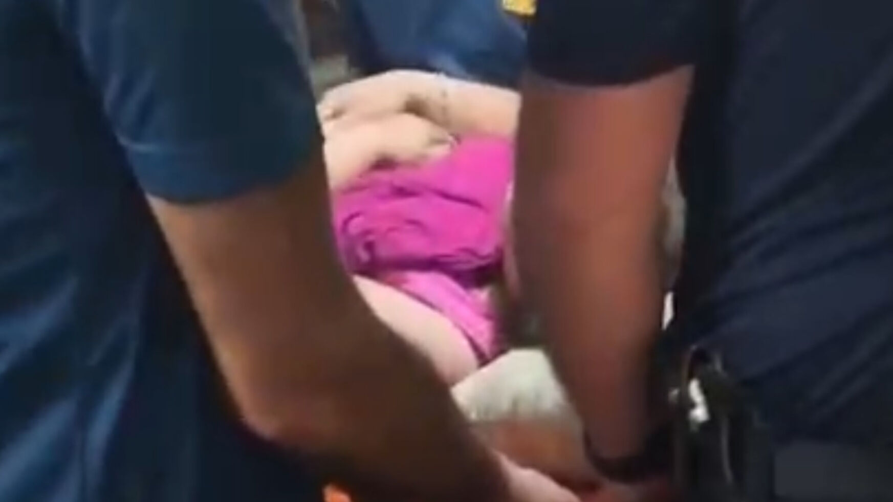 Iğdır'da feci olay! Kadın 2. kattan aşağı atladı, zanlı firarda - 1. Resim