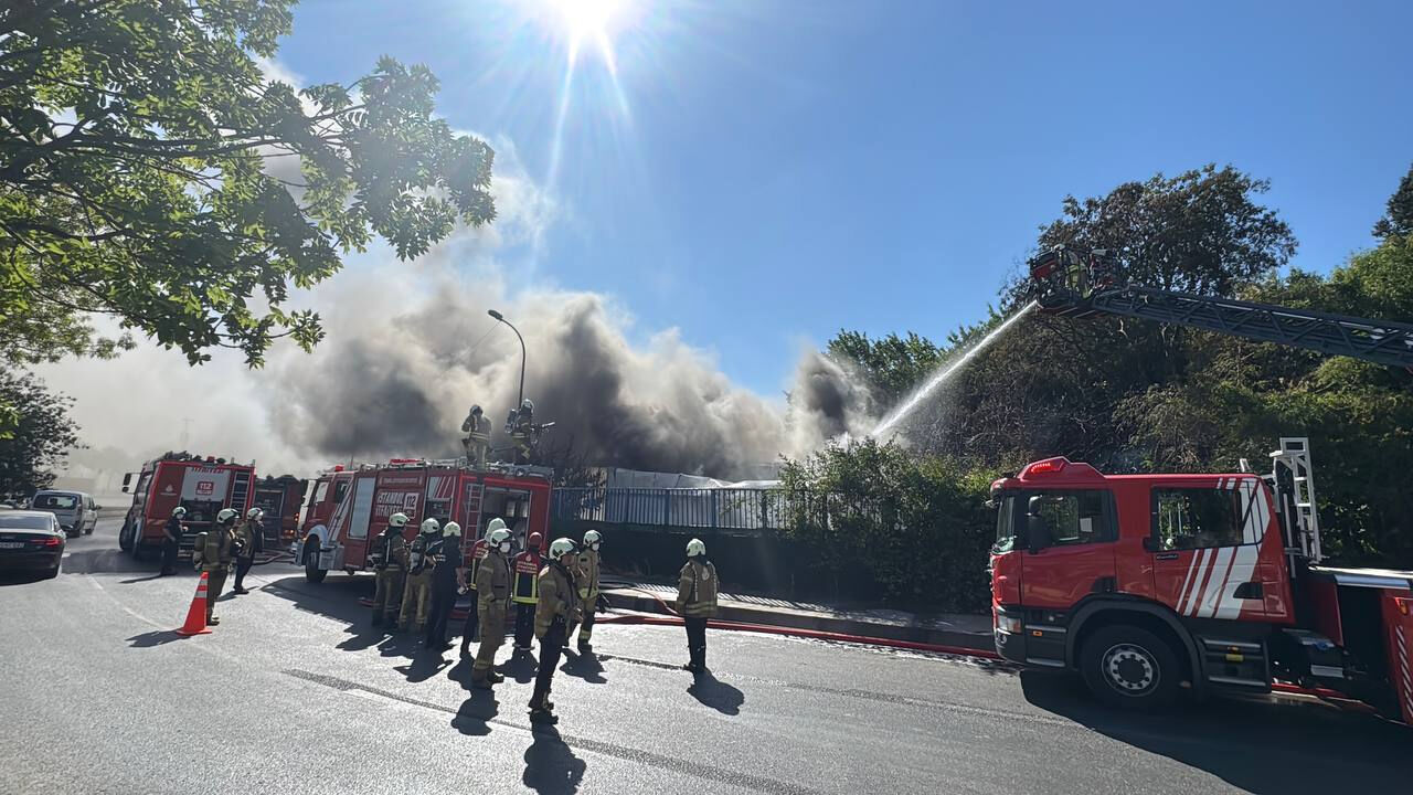 İSKİ'de korkutan yangın! Patlama sesleri duyuldu, arıtma tesisi cayır cayır yandı - 1. Resim