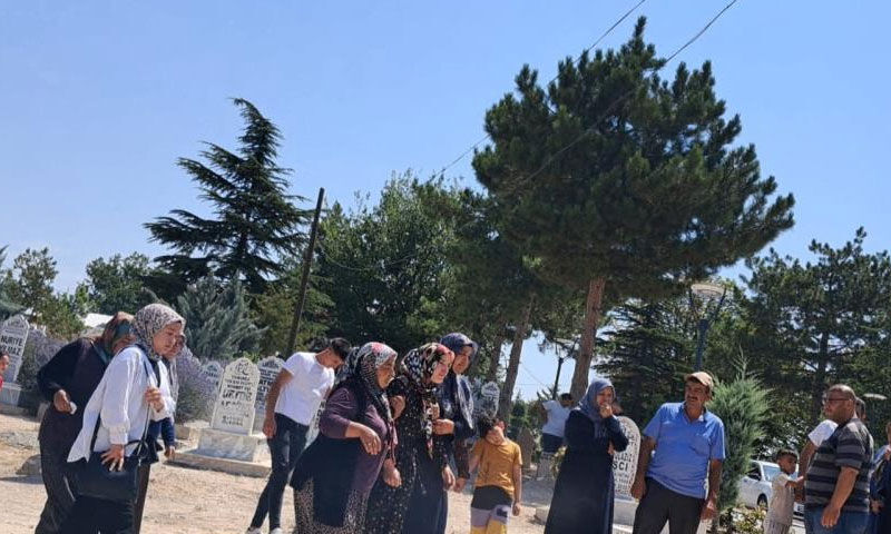 Minik Miraç’a gözyaşlarıyla veda! “Herkes burada, sen neredesin oğlum” - 3. Resim