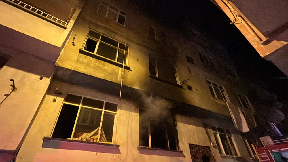 Samsun'da bina yangını! İnsanlar hastanelik oldu... - 1. Resim
