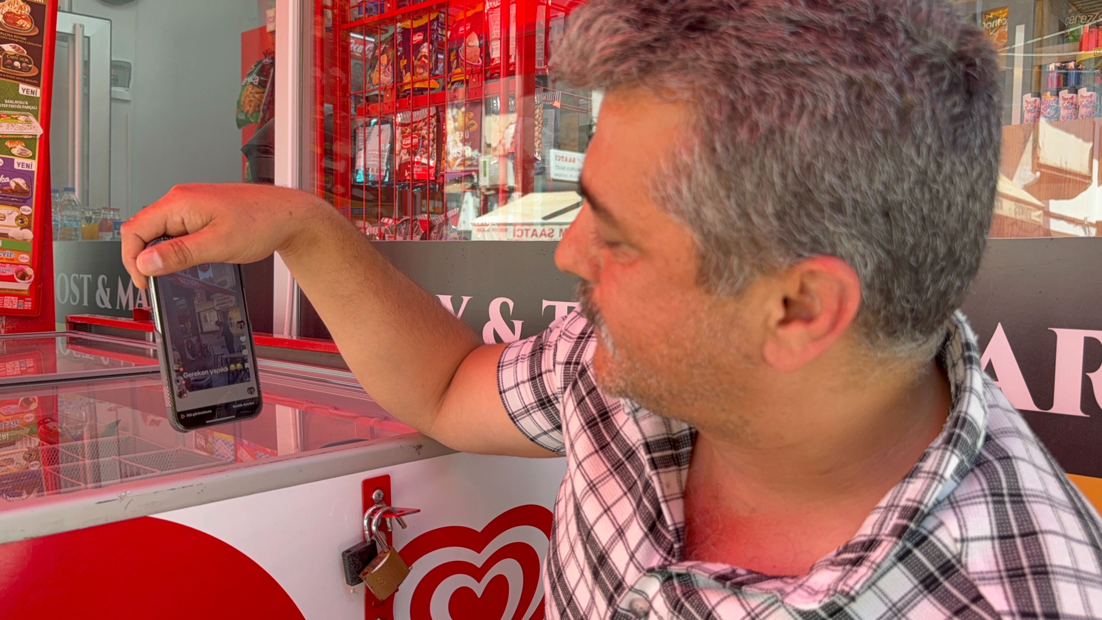 Sıcakta serinleten görüntüler! Tokat'ta iki arkadaşın şakası sosyal medyayı salladı - 2. Resim