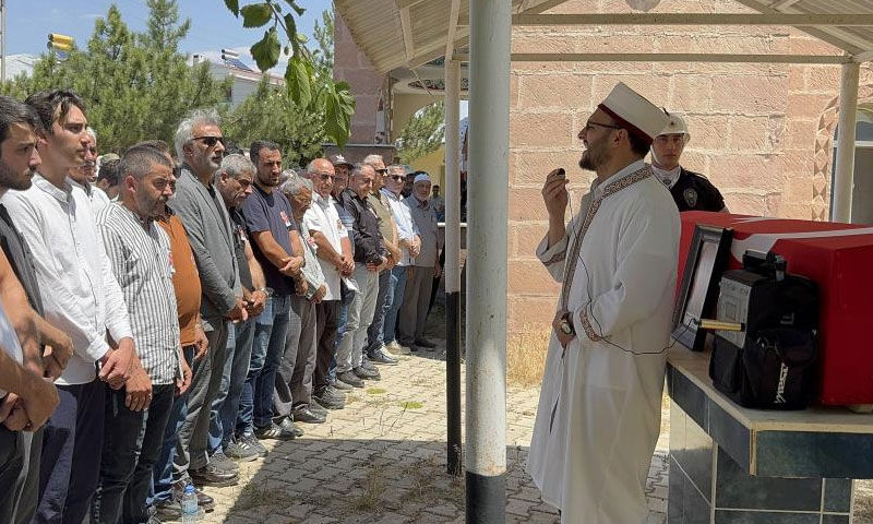 Tatili faciayla sonlandı! Polis memuru Megmet Akif Gündoğan’a gözyaşlarıyla veda - 2. Resim