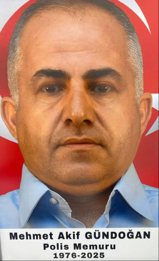 Tatili faciayla sonlandı! Polis memuru Mehmet Akif Gündoğan’a gözyaşlarıyla veda Tatili faciayla sonlandı! Polis memuru Megmet Akif Gündoğan’a gözyaşlarıyla veda - 1. Resim