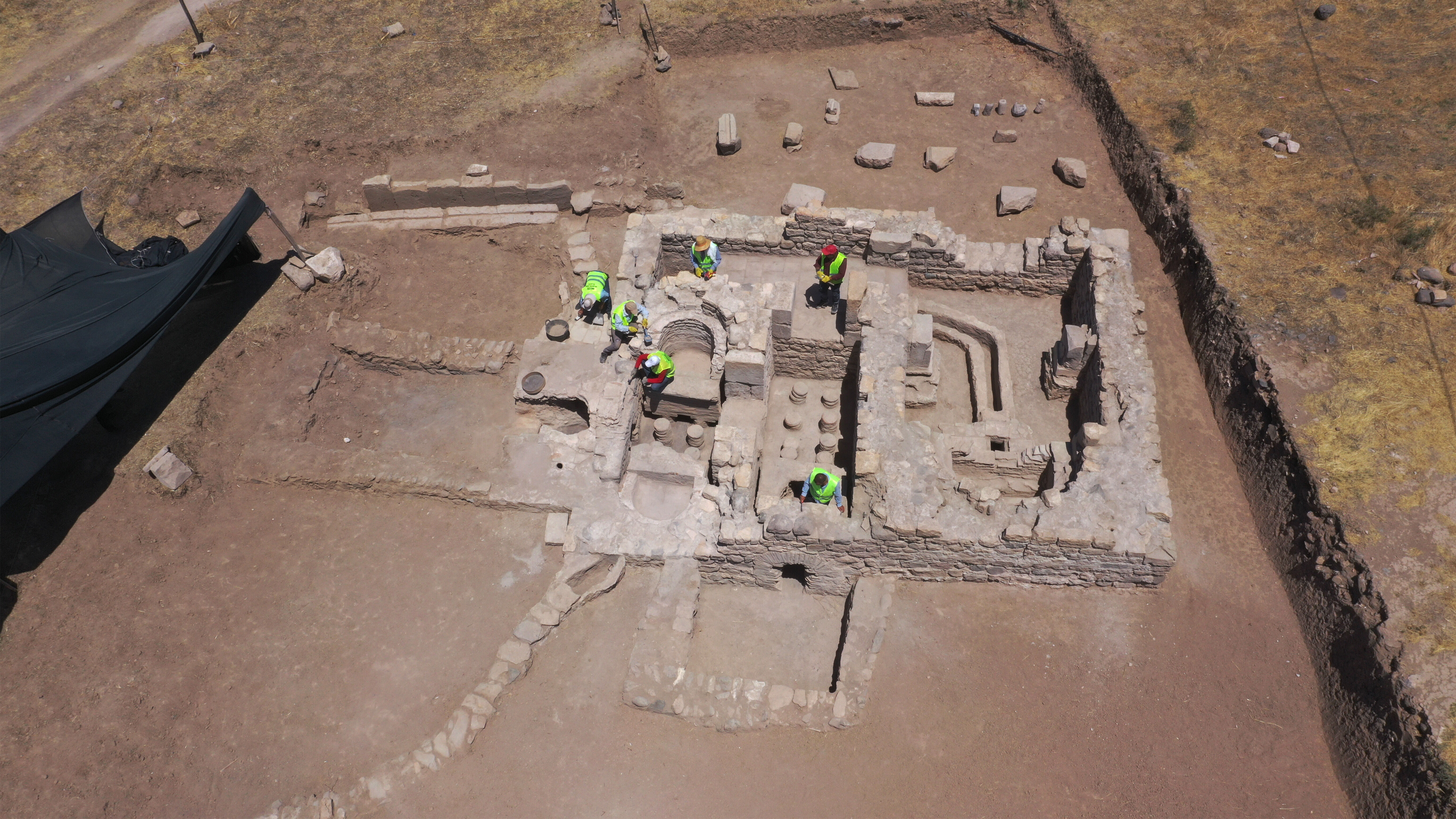 Tesadüfen ortaya çıktı! Fidan dikmek için açılan çukurdan 1700 yıllık miras çıktı - 1. Resim