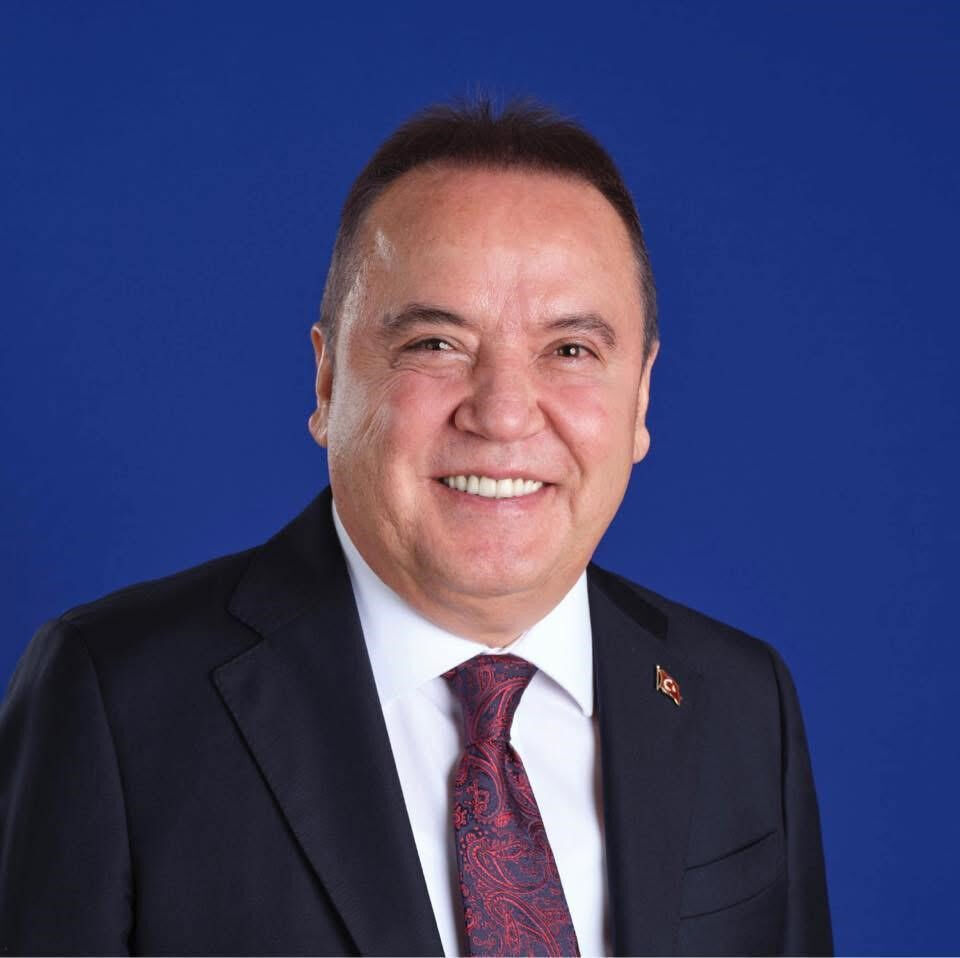 Tutuklu bulunan eski Antalya Büyükşehir Belediye Başkanı Muhittin Böcek hastaneye kaldırıldı - 1. Resim