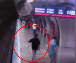 Vezneciler metro istasyonunda intihar! Dehşete düşüren anlar kamerada - 1. Resim