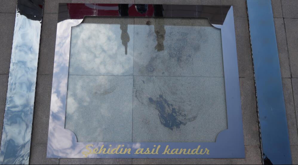 15 Temmuz darbe girişiminin seyrini değiştirdi! Ömer Halisdemir'in şehit düştüğü yere özel koruma - 1. Resim