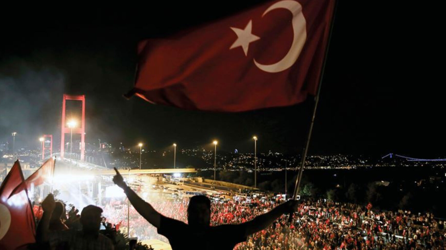 15 Temmuz selasının okunmasına kaç saat kaldı? Gözler 15 Temmuz selasının okunacağı saate çevrildi - 2. Resim