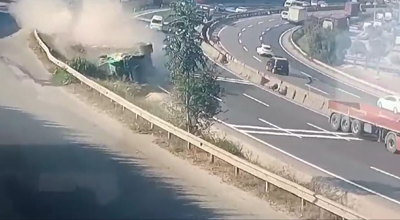 5 kişinin öldüğü katliam gibi kazanın görüntüsü ortaya çıktı - 1. Resim