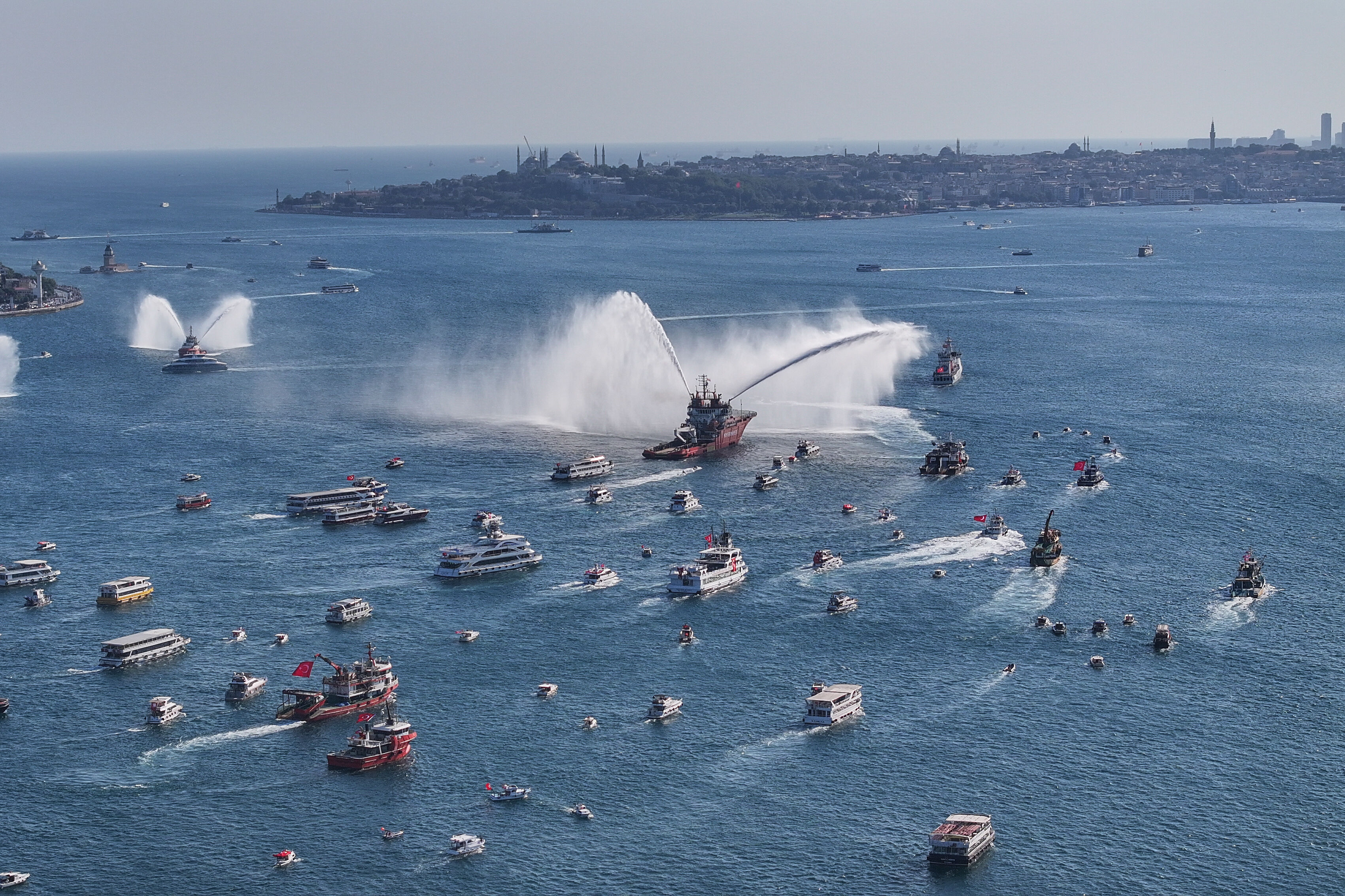 Boğaz'da 15 Temmuz korteji! 253 şehit anısına, 253 tekne ile boğazı selamladılar - 2. Resim