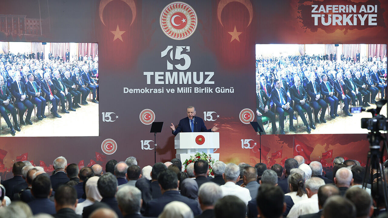 Cumhurbaşkanı Erdoğan'dan 15 Temmuz mesajı: Çukura atılan vatansız FETÖ'nün tuzağını milletimiz bozdu - 6. Resim