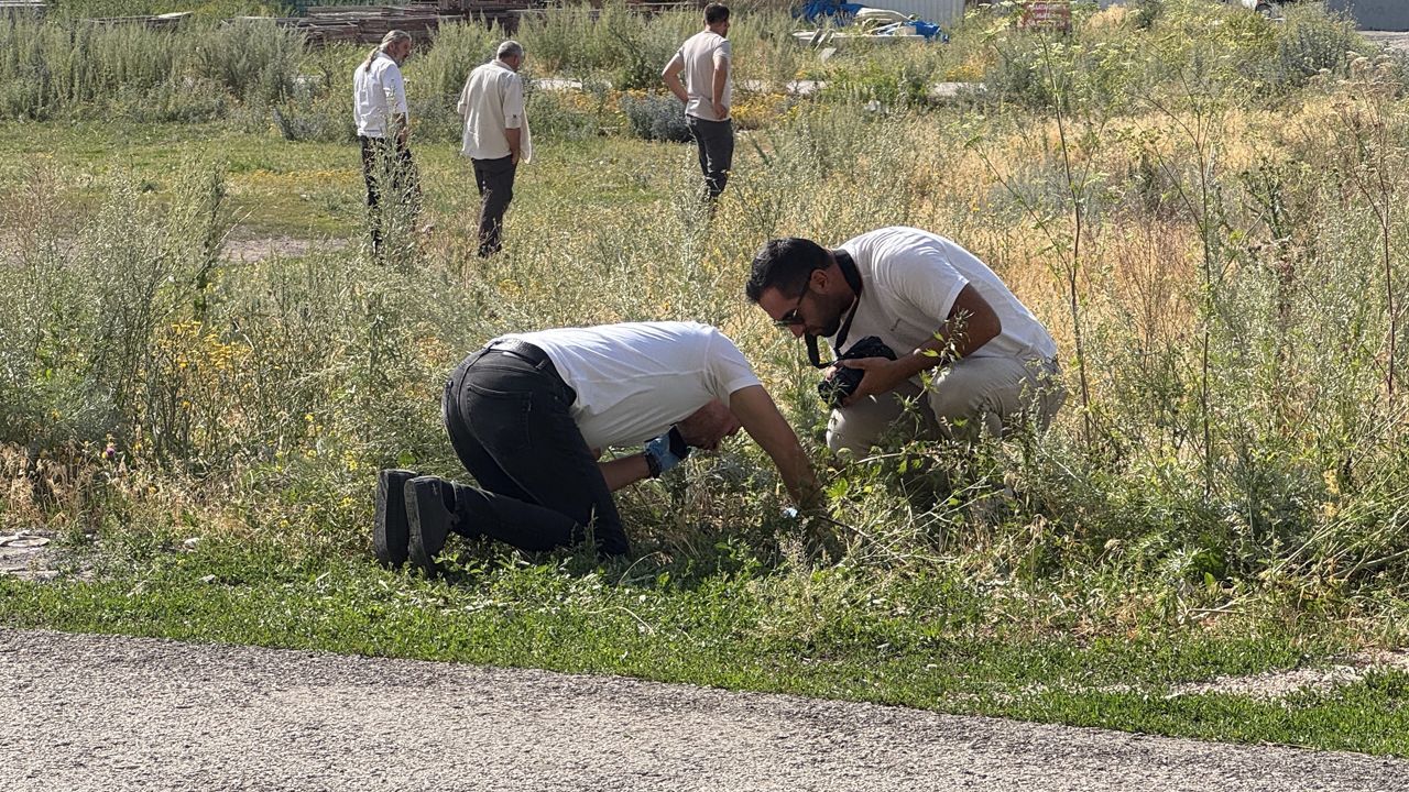 Erzurum'da hareketli anlar! Çocuklar buldu, sokağa giriş çıkışlar kapatıldı Erzurum'da hareketli anlar! Çocuklar buldu, sokağa giriş çıkışlar kapatıldı