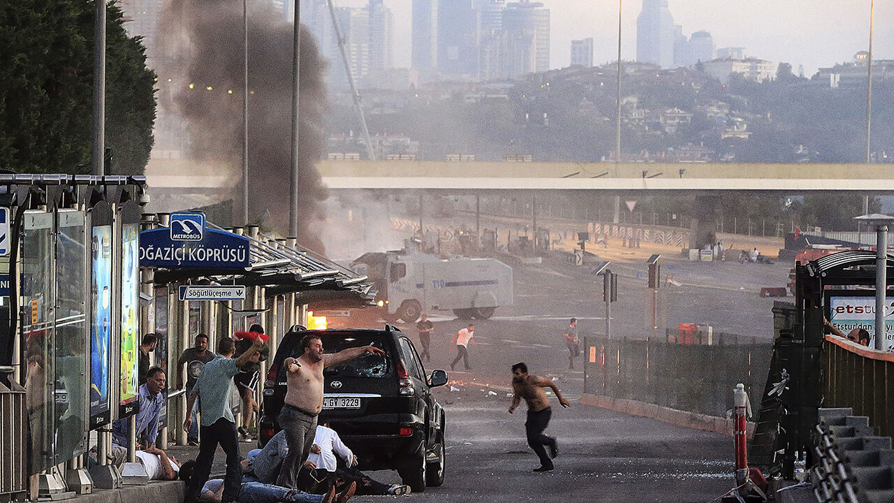 Hain darbe girişiminin 9. yılı! Kabine üyelerinden peş peşe mesajlar: Zaferin adı Türkiye! - 1. Resim