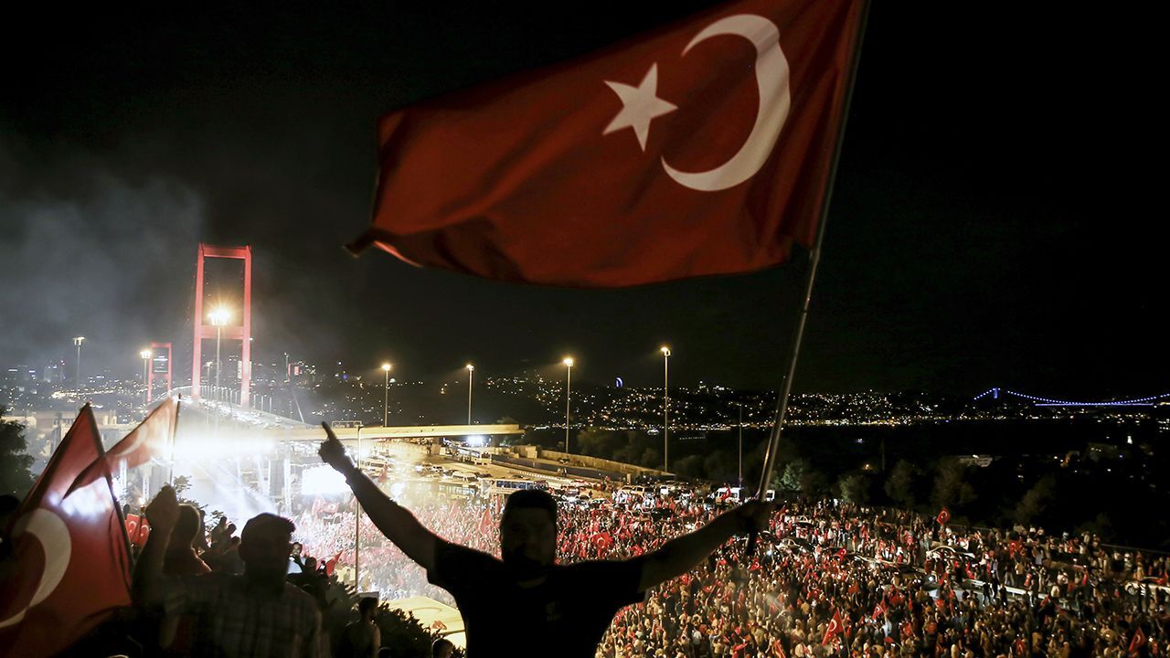 Hain darbe girişiminin 9. yılı! Kabine üyelerinden peş peşe mesajlar: Zaferin adı Türkiye! Hain darbe girişiminin 9. yılı! Kabine üyelerinden peş peşe mesajlar: Zaferin adı Türkiye!