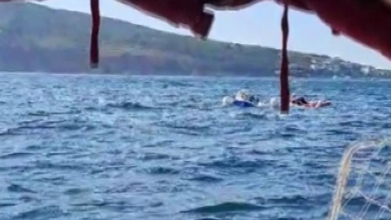  -Motoryatın çarptığı tekne battı, 7 kişi denize düştü