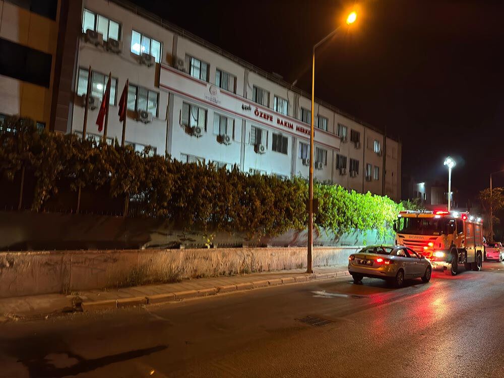 İzmir'de özel bakım merkezinde yangın çıktı! 12 engelli vatandaş hastanelik oldu - 1. Resim