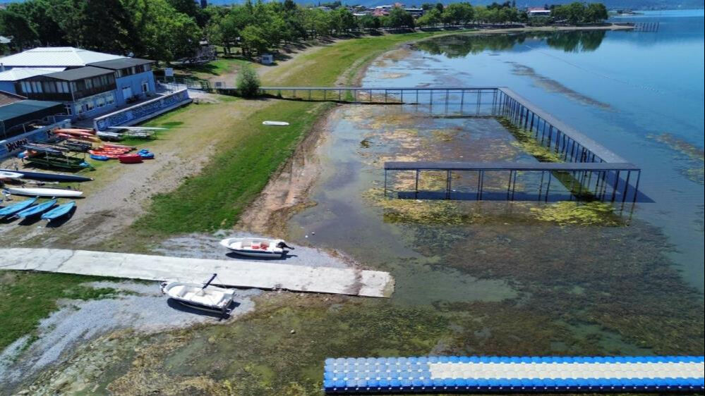 Korkutan g&ouml;r&uuml;nt&uuml;! Kuraklık en b&uuml;y&uuml;k iskeleyi bile ortaya &ccedil;ıkardı - 2. Resim