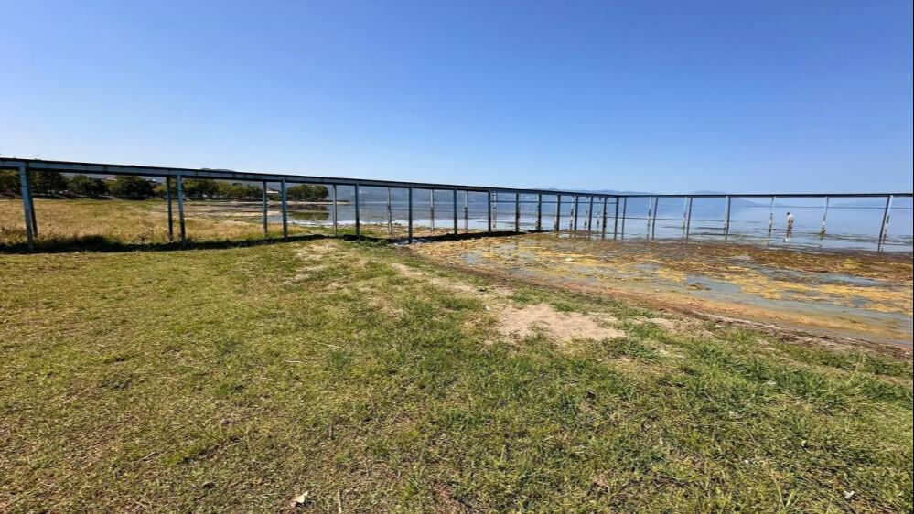 Korkutan g&ouml;r&uuml;nt&uuml;! Kuraklık en b&uuml;y&uuml;k iskeleyi bile ortaya &ccedil;ıkardı - 1. Resim