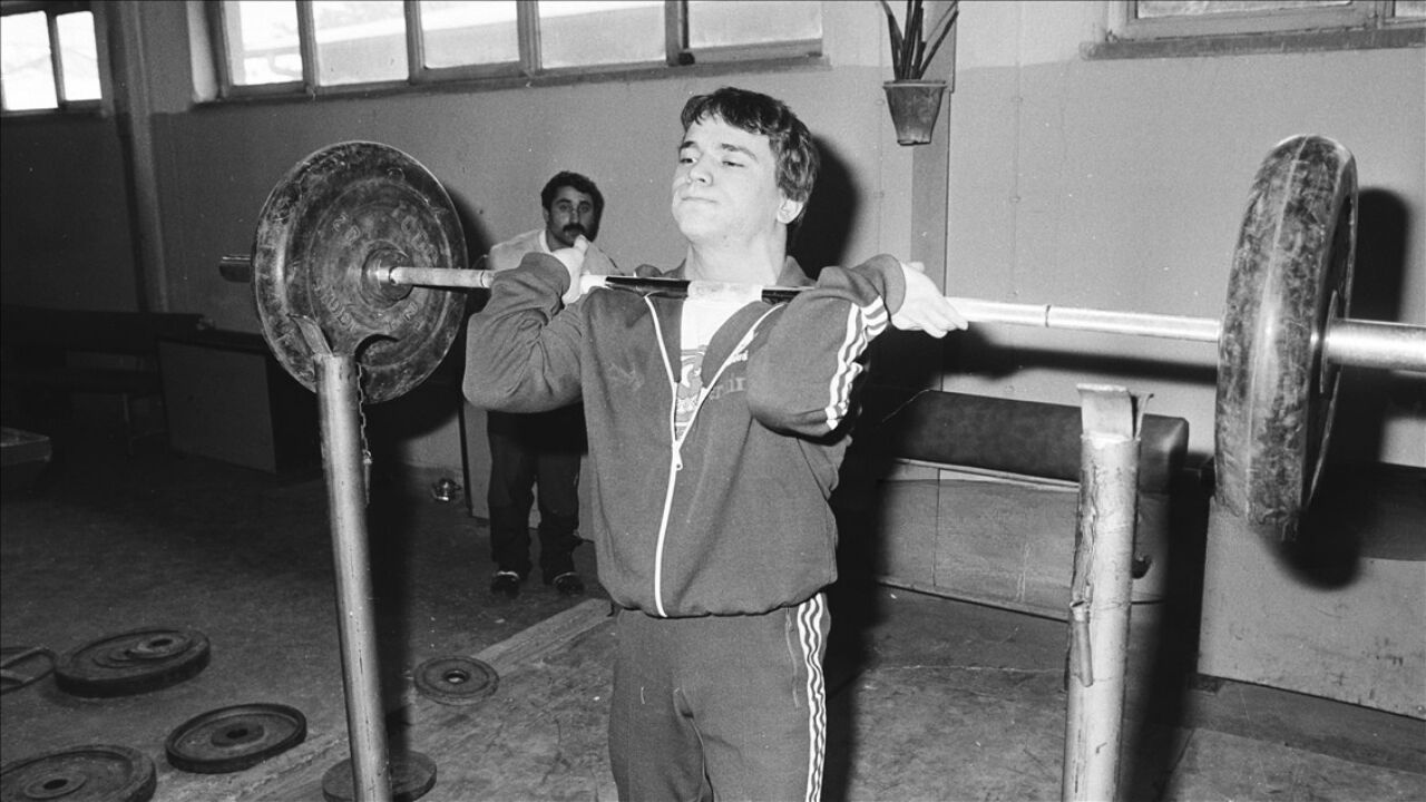 Naim Süleymanoğlu neden öldü, kaç rekor kırdı? Cep Herkülü Naim Süleymanoğlu’nun hayatı ve kariyeri - 2. Resim