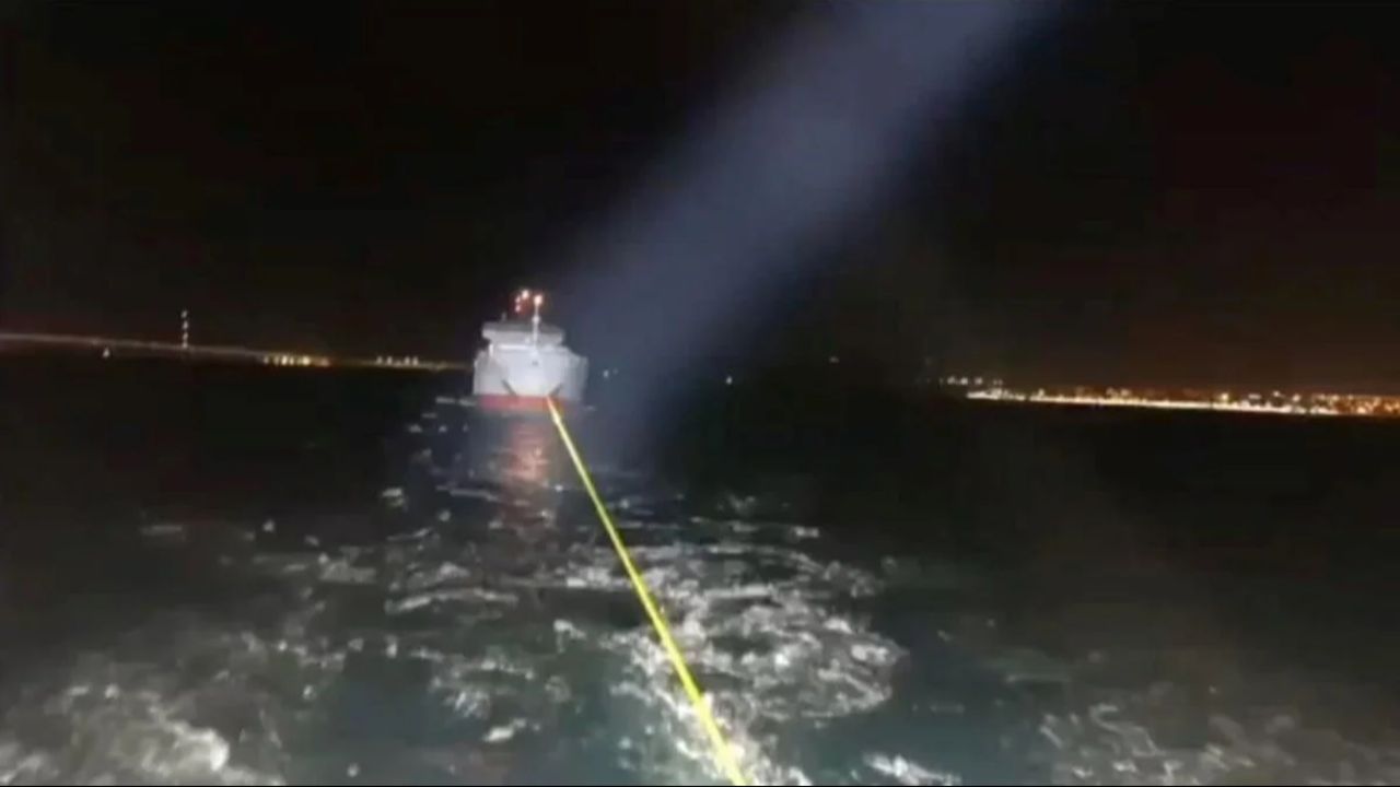 Portekiz bayraklı dev gemi Çanakkale Boğazı'nda arızalandı! Portekiz bayraklı dev gemi Çanakkale Boğazı'nda arızalandı!
