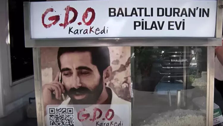 Volkan Başaran kimdir, hangi dizi ve filmlerde oynadı? Kolpaçino filmiyle ünlenen oyuncu sokakta pilav satmaya başladı - 3. Resim