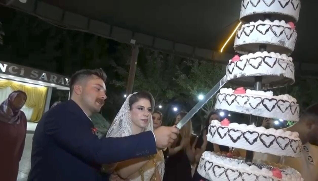 Yiyen herkes zehirlendi! Düğün pastası 60 kişiyi hastanelik etti... 