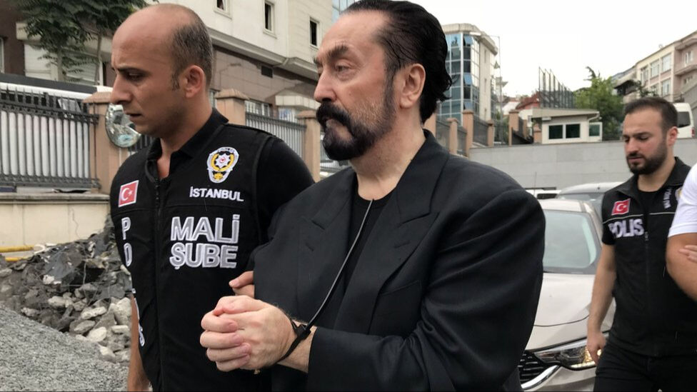Adnan Oktar ne zaman ve neden tutuklandı? Adnan Oktar son hali sonrası beraat etti iddiaları gündeme geldi - 2. Resim