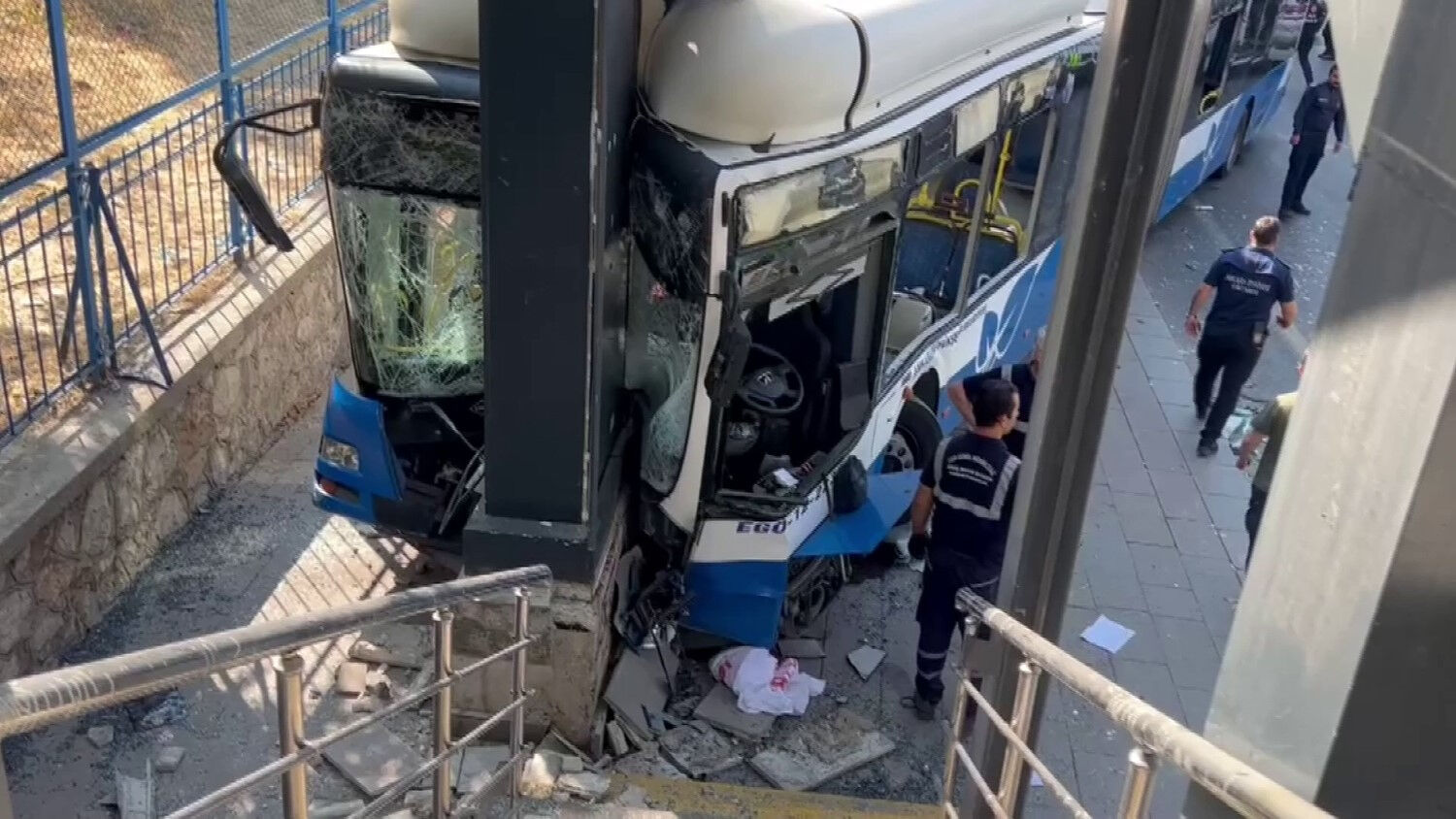 Ankara otobüs kazası neden oldu? En az 20 yaralı var - 1. Resim