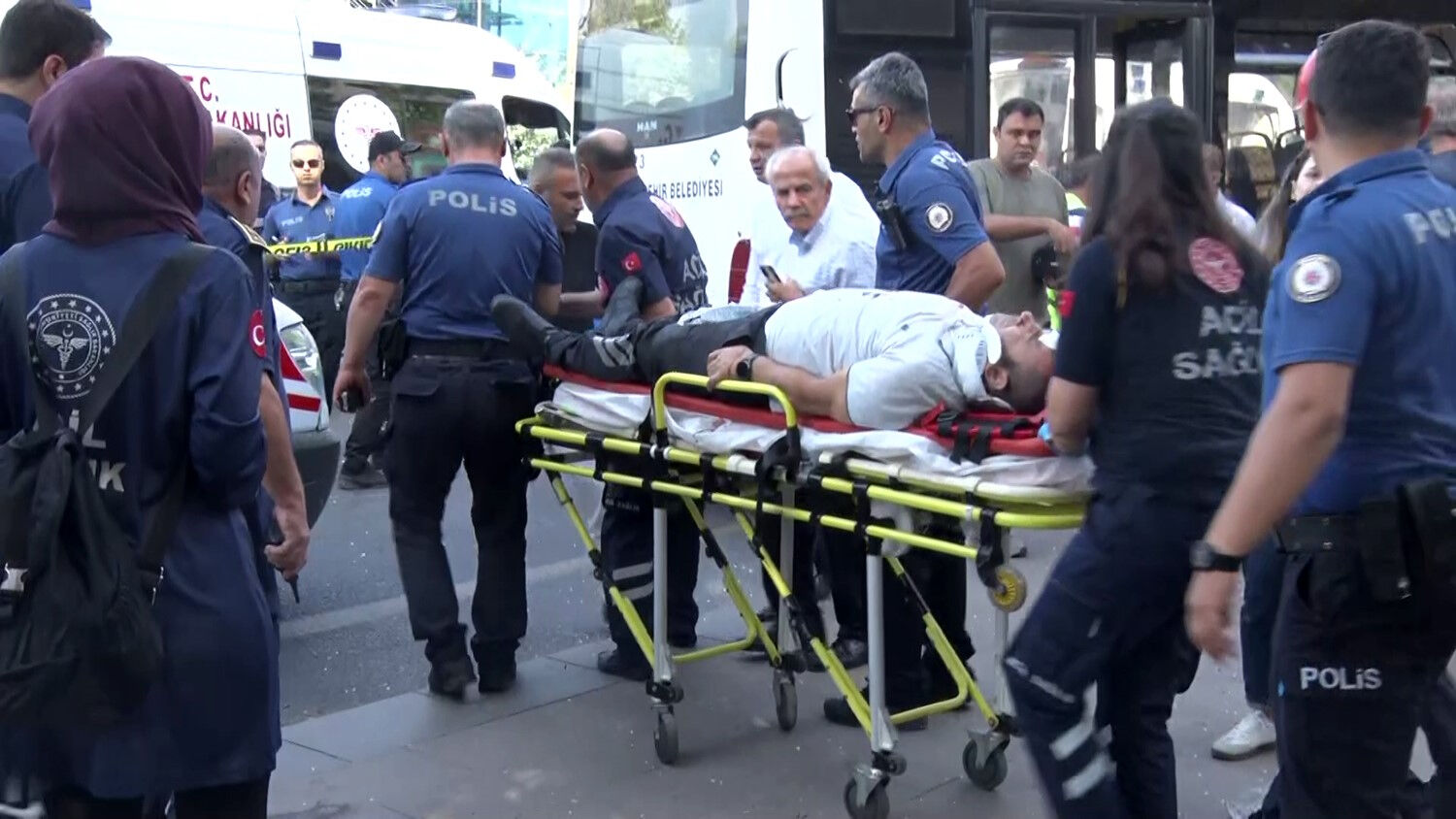 Ankara'da belediye otobüsü kaza yaptı! Çok sayıda yaralı var - 2. Resim