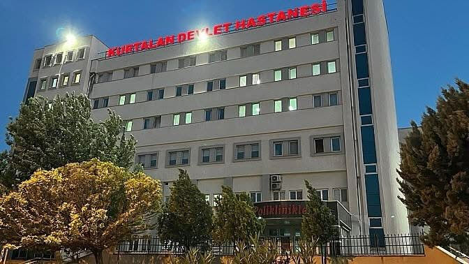 Ayağında aniden yanma hissetti! Kardeşi telefon ışığını tuttuğunda gördüklerine inanamadı Ayağında aniden yanma hissetti! Kardeşi telefon ışığını tuttuğunda gördüklerine inanamadı - 1. Resim
