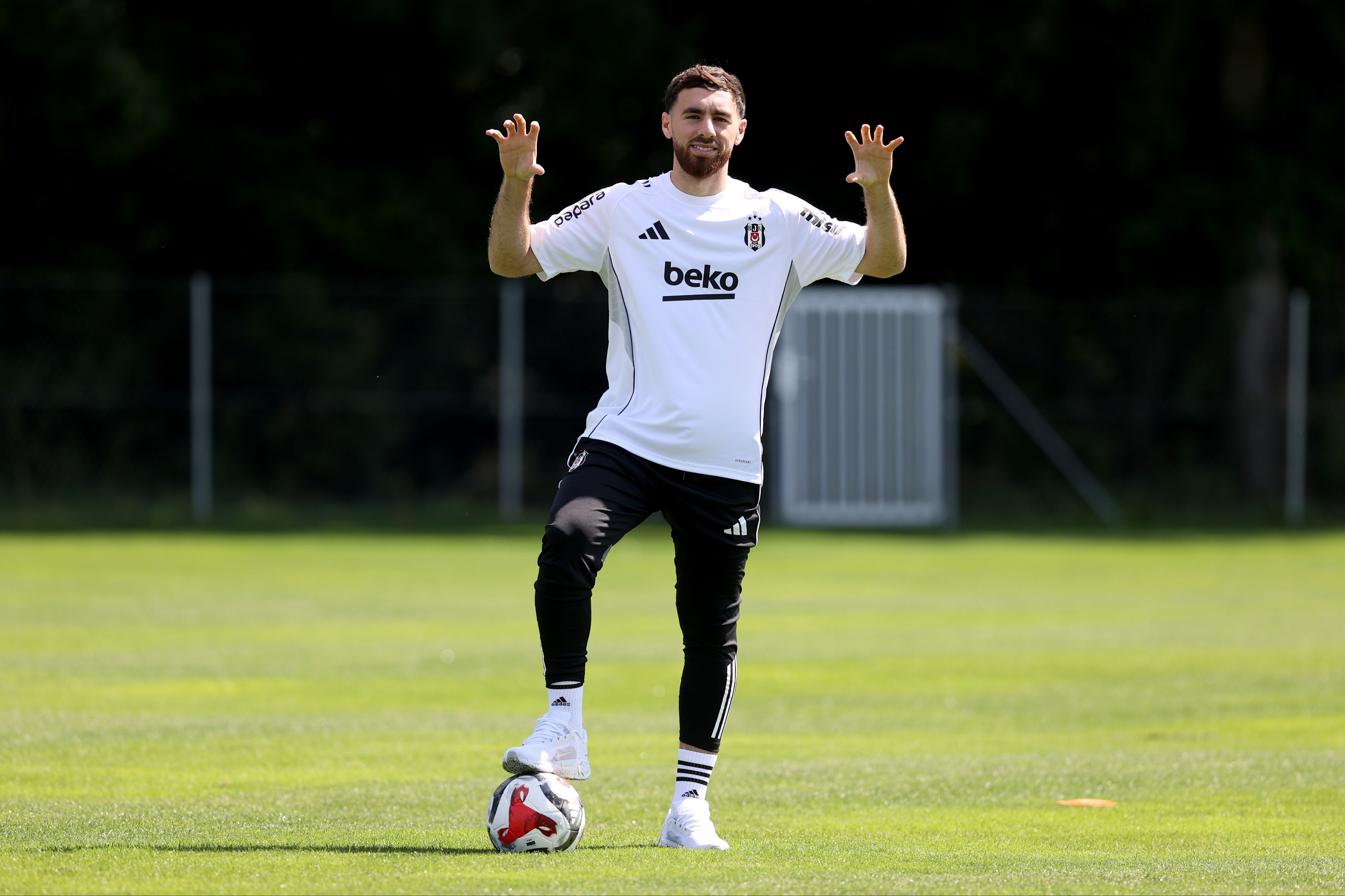 Beşiktaş’ın çocuğuyum! Siyah beyazlıların yeni yıldızı Orkun Kökçü, Avusturya’da mesaiye başladı - 2. Resim