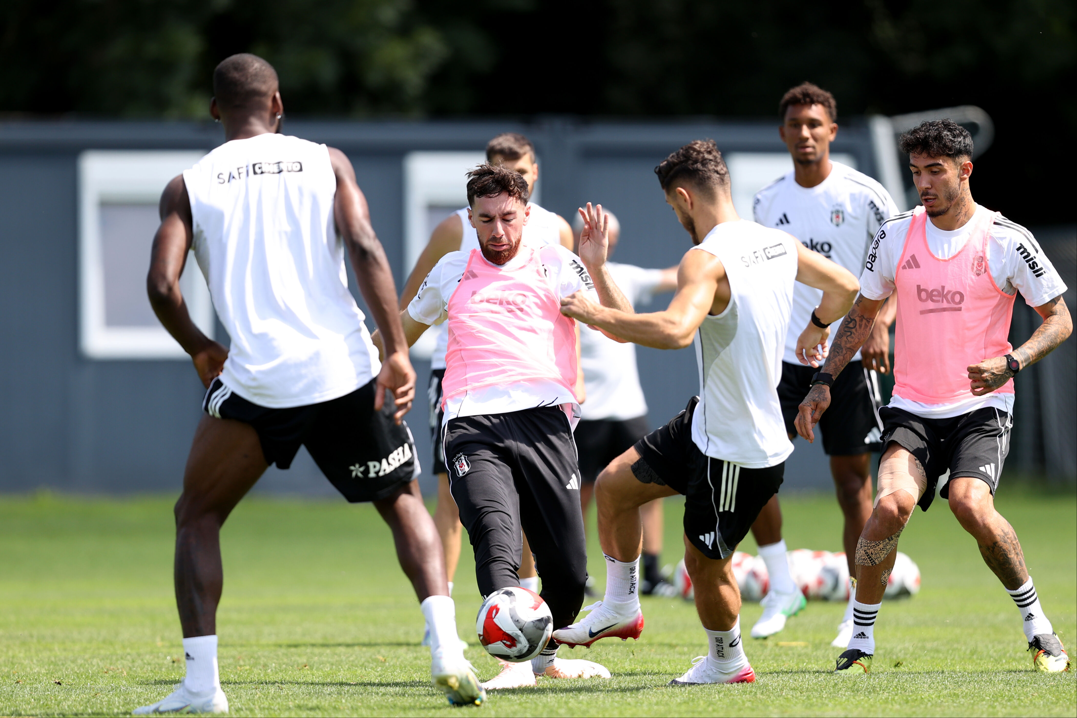 Beşiktaş’ın çocuğuyum! Siyah beyazlıların yeni yıldızı Orkun Kökçü, Avusturya’da mesaiye başladı - 1. Resim