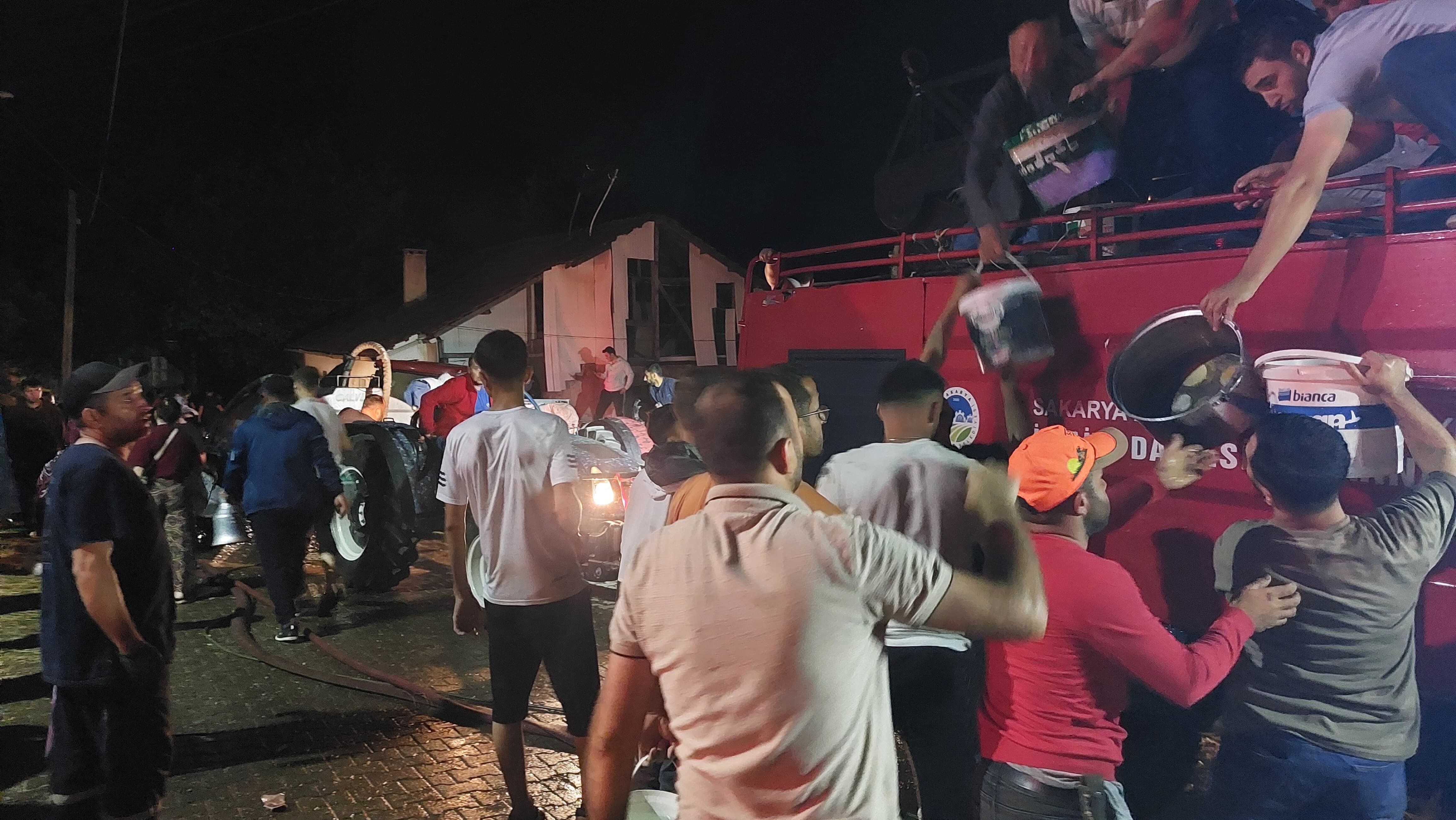 Bolu'da feci yangın! Evler ve samanlıklar alevlere teslim oldu - 2. Resim