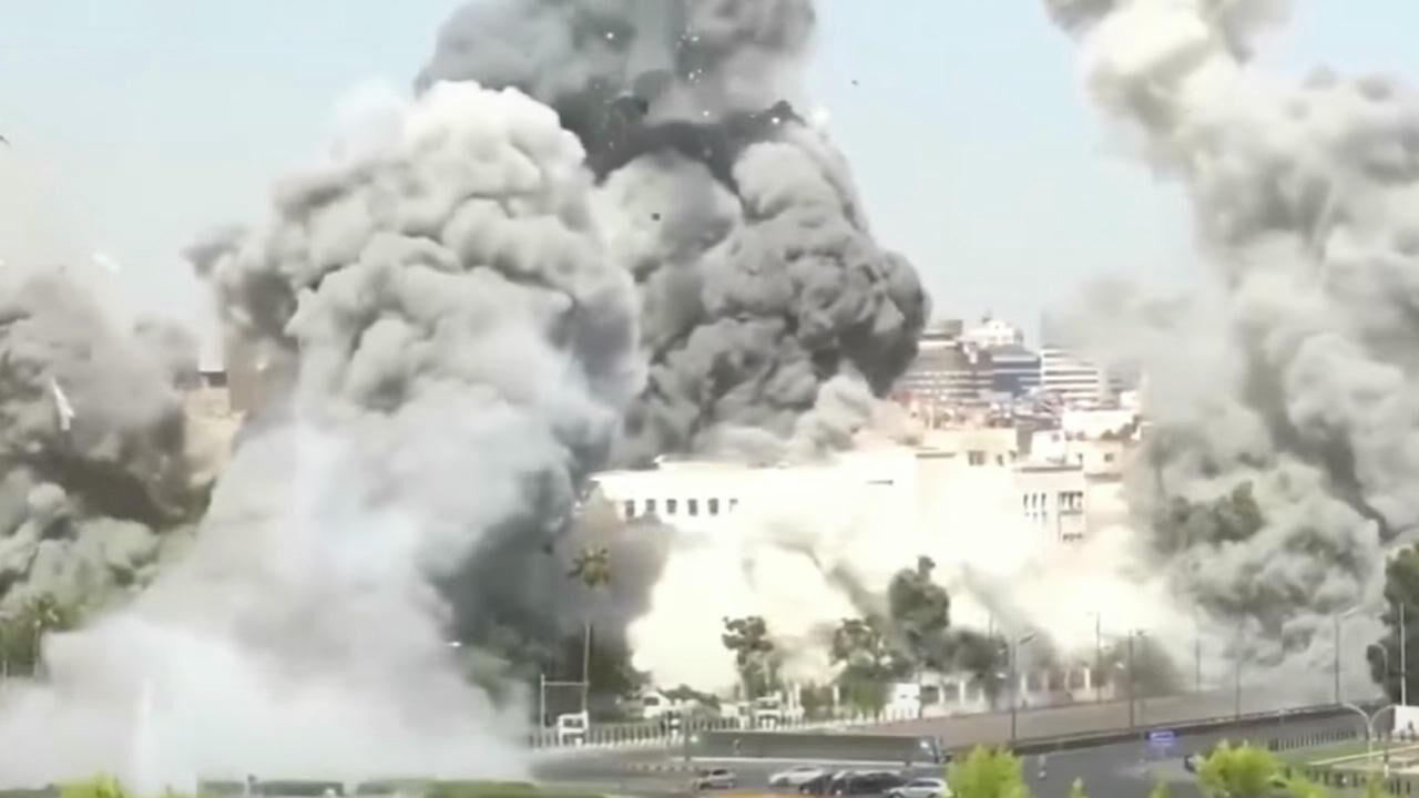 Canlı yayında patlamaya yakalandı! Korku dolu anlar kamerada - 1. Resim