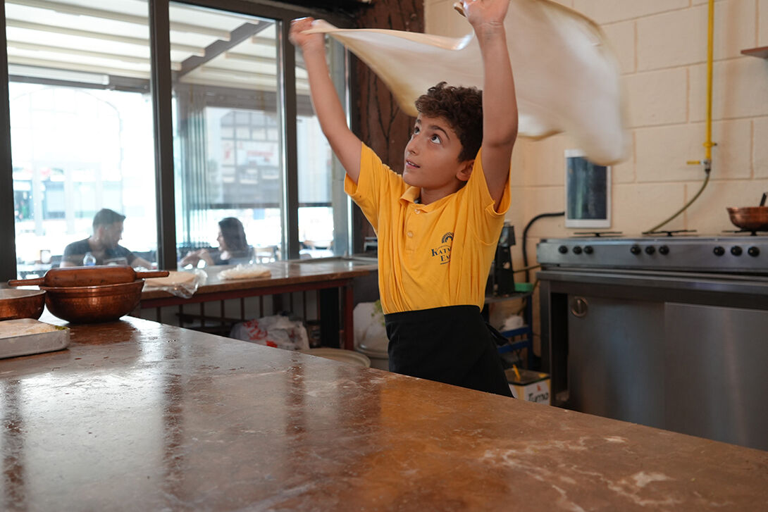 En büyük hayali Osimhen! Gaziantep'in en küçük katmer ustası görenleri şaşırttı - 1. Resim