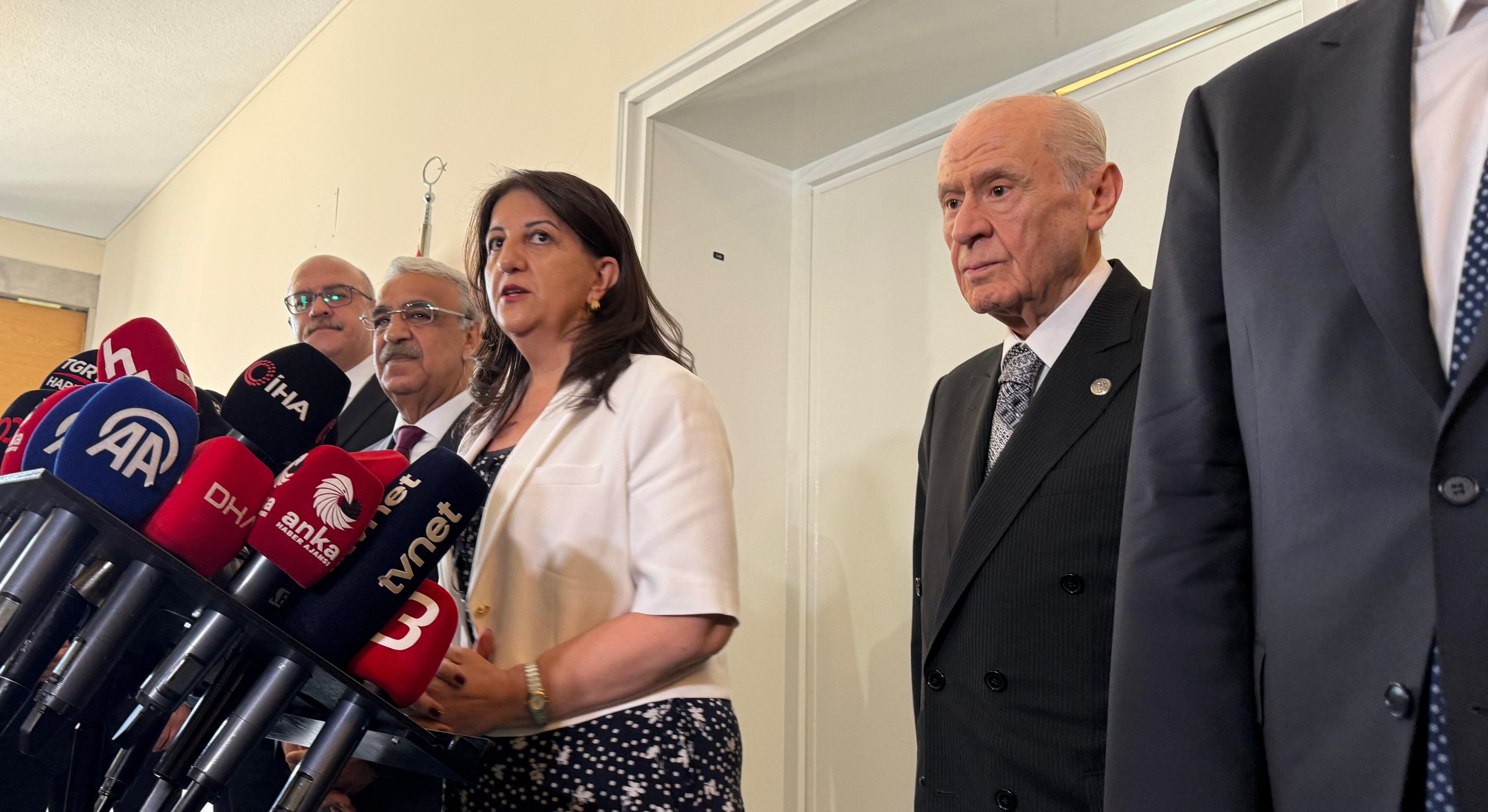 Gazetecilerin sorusuna Bahçeli'den çok konuşulacak cevap: Ben ahrazım! - 1. Resim