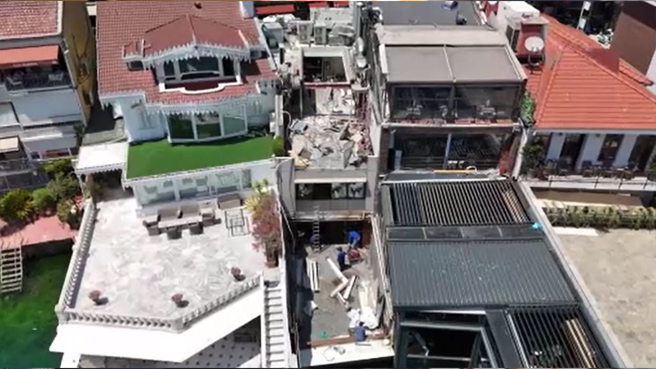 İstanbul Boğazı'ndaki kaçak yapılar yıkılmaya devam ediyor İstanbul Boğazı'ndaki kaçak yapılar yıkılmaya devam ediyor