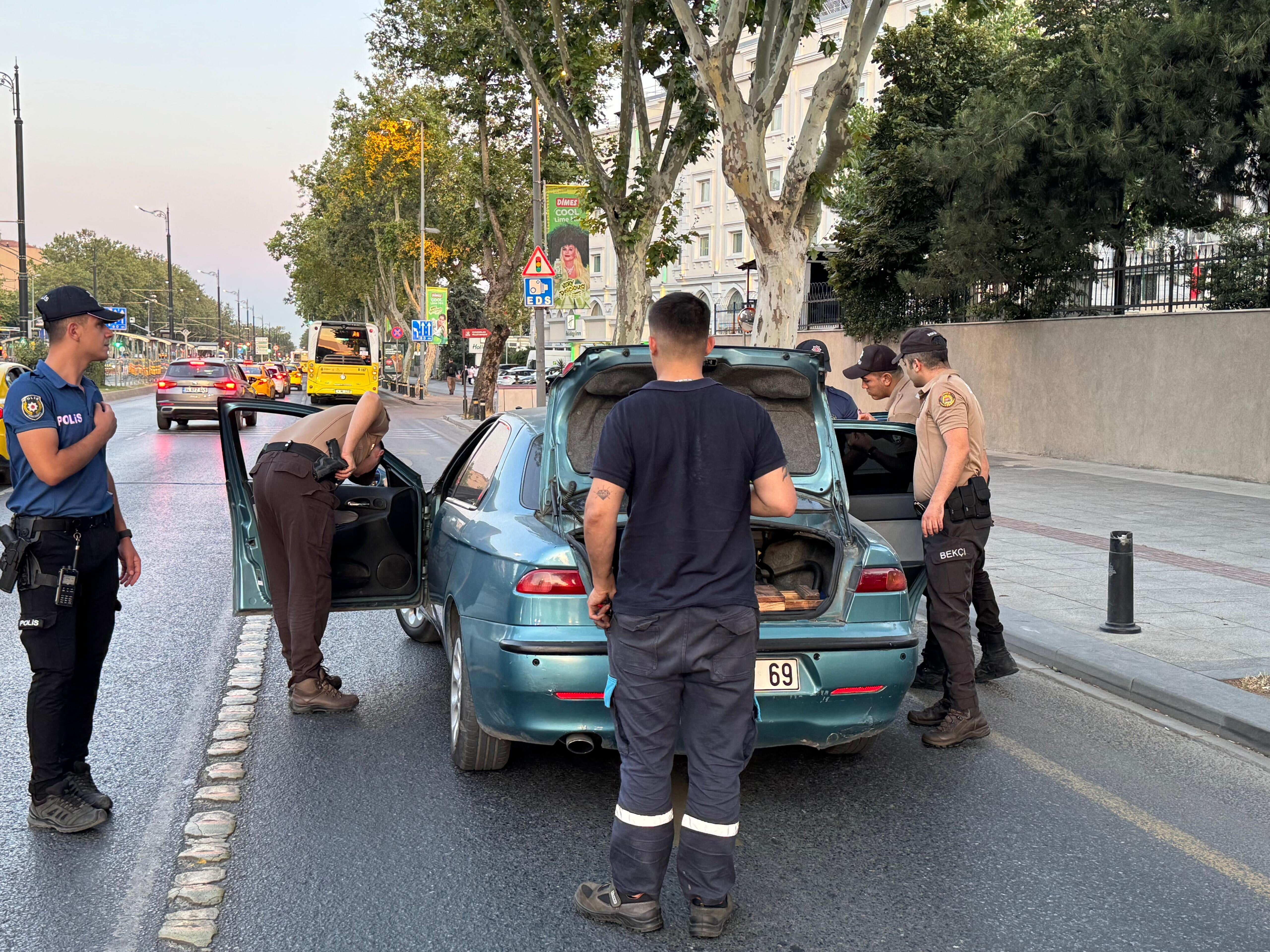 İstanbul'da huzur operasyonu: Polis t&uuml;m noktalarda sahadaydı - 2. Resim
