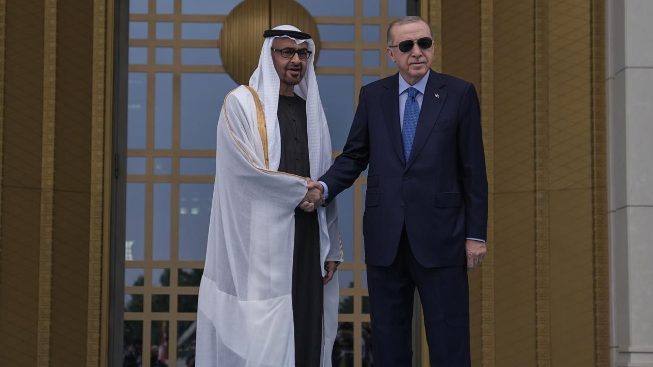 Körfez ülkesi BAE ile Türkiye arasında 7 anlaşma imzalandı! Hedef 40 milyar dolar ticaret hacmi Körfez ülkesi BAE ile Türkiye arasında 7 anlaşma imzalandı! Hedef 40 milyar dolar ticaret hacmi