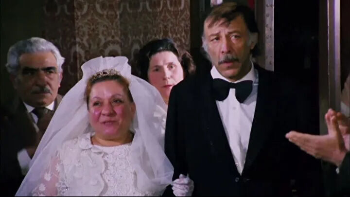 Münir Özkul’un kızı Güner Özkul babasının evinin satıldığını açıkladı! Sebebi ise herkesi üzdü - 1. Resim