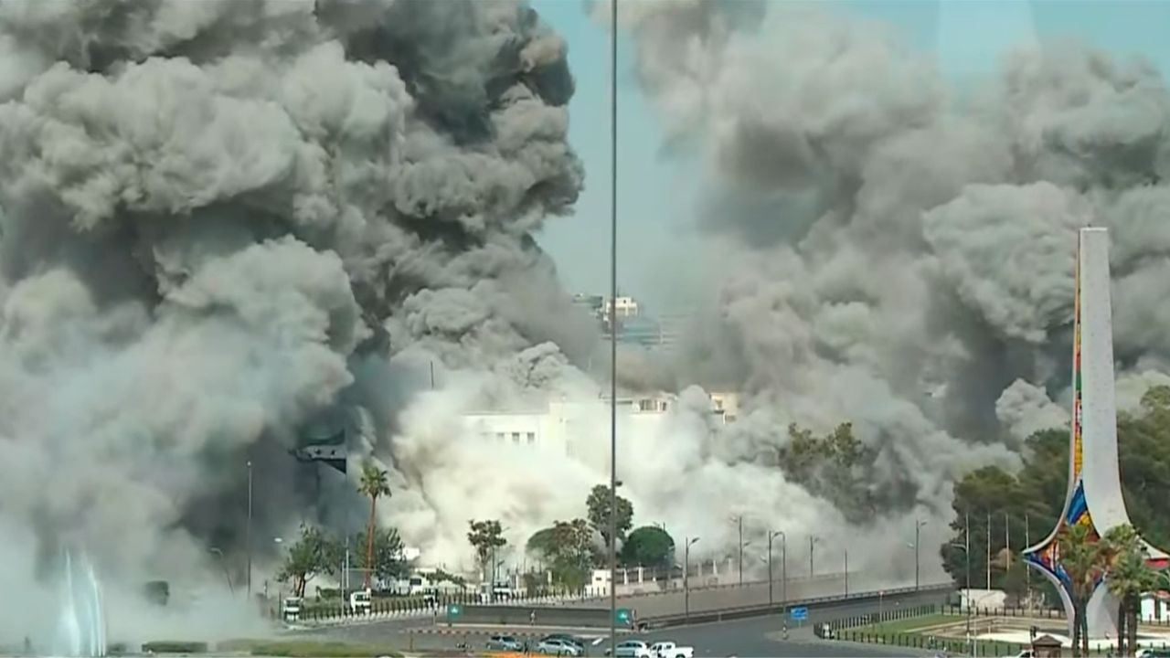 Şam'da peş peşe patlamalar! İsrail, Suriye Genelkurmay Başkanlığı ve Savunma Bakanlığı'nı vurdu
