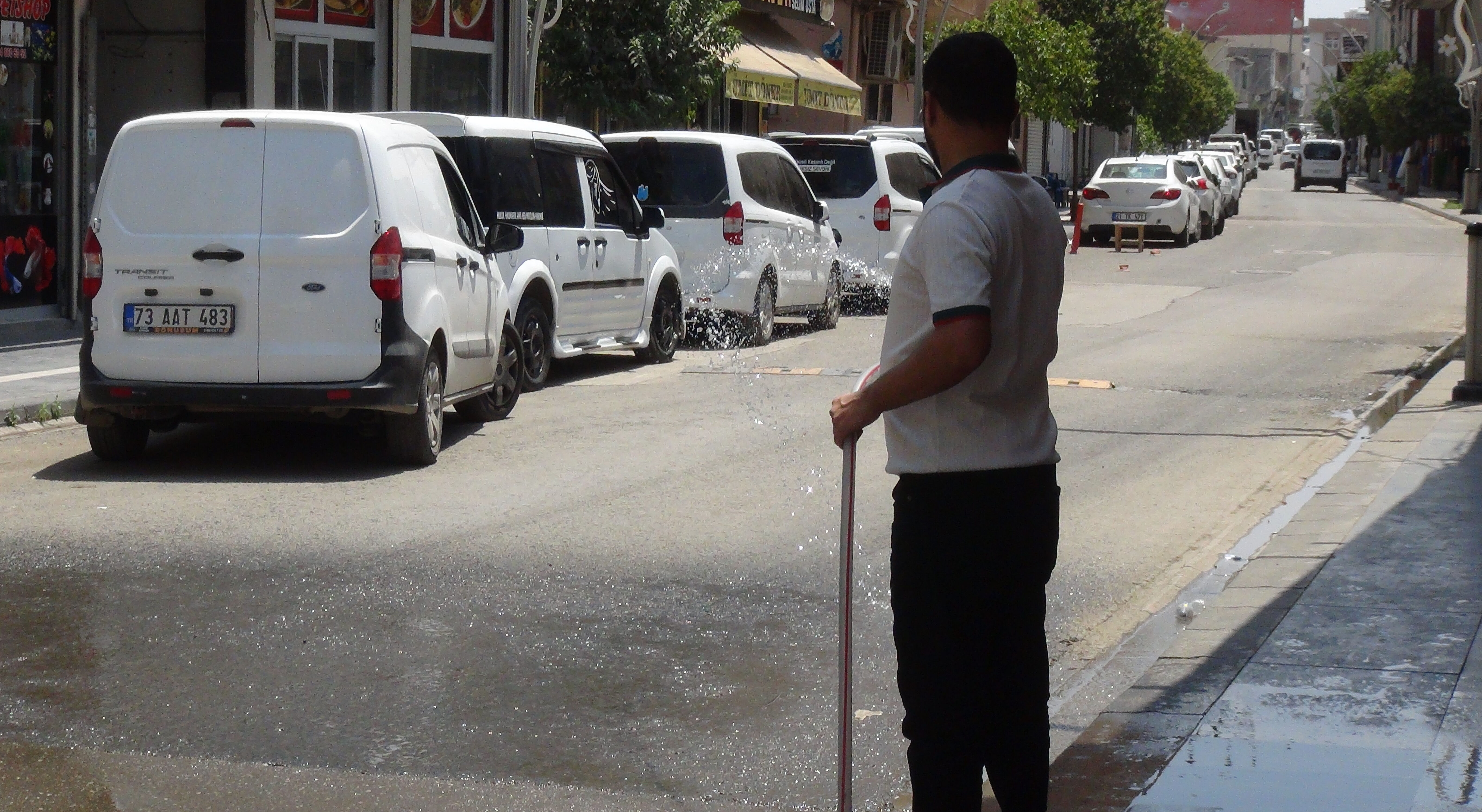 Termometre 47 dereceyi gördü, vatandaş isyan etti: Devlet klima yardımı yapsın! - 2. Resim