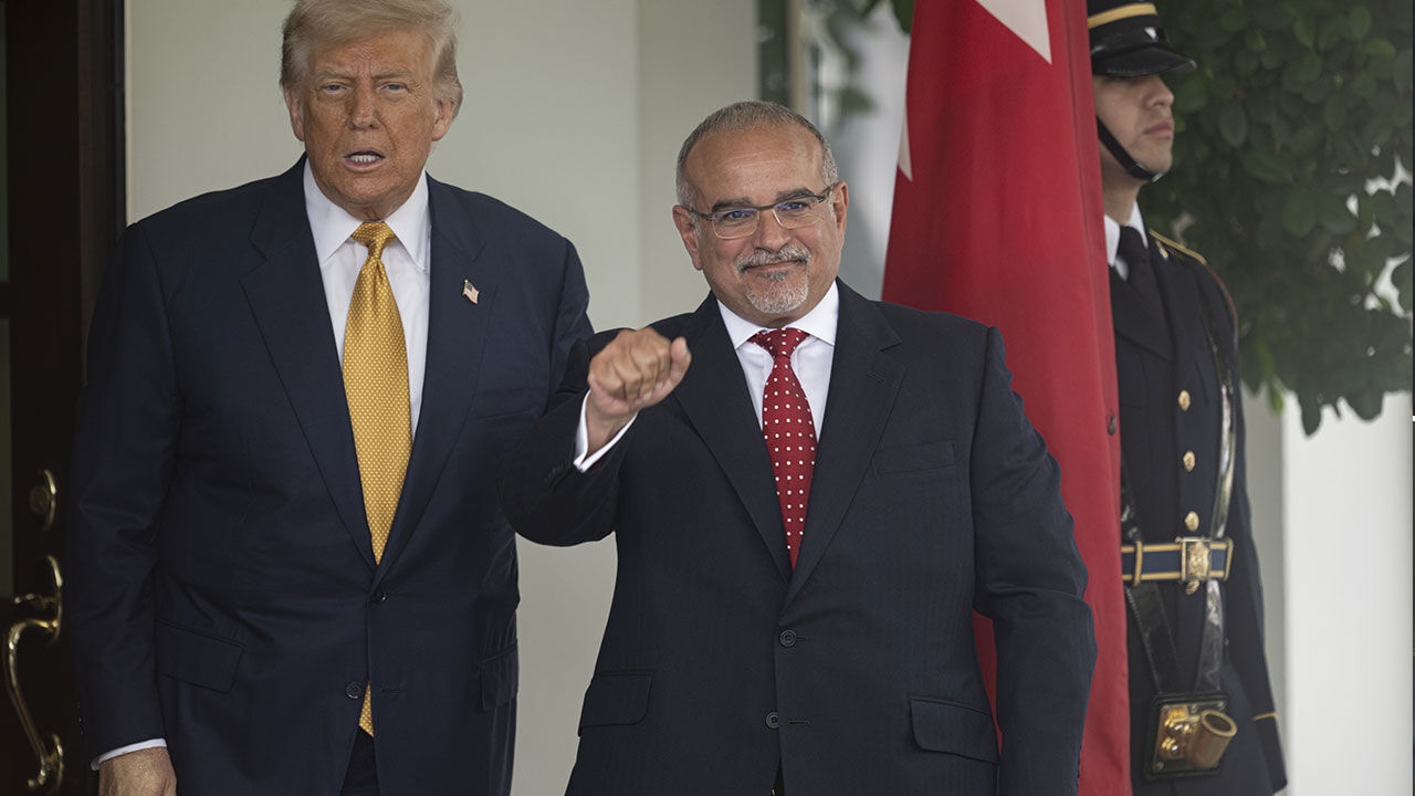 Trump’ın makyajla kapatılan elindeki morluk dikkat çekti! Beyaz Saray'dan açıklama geldi - 1. Resim