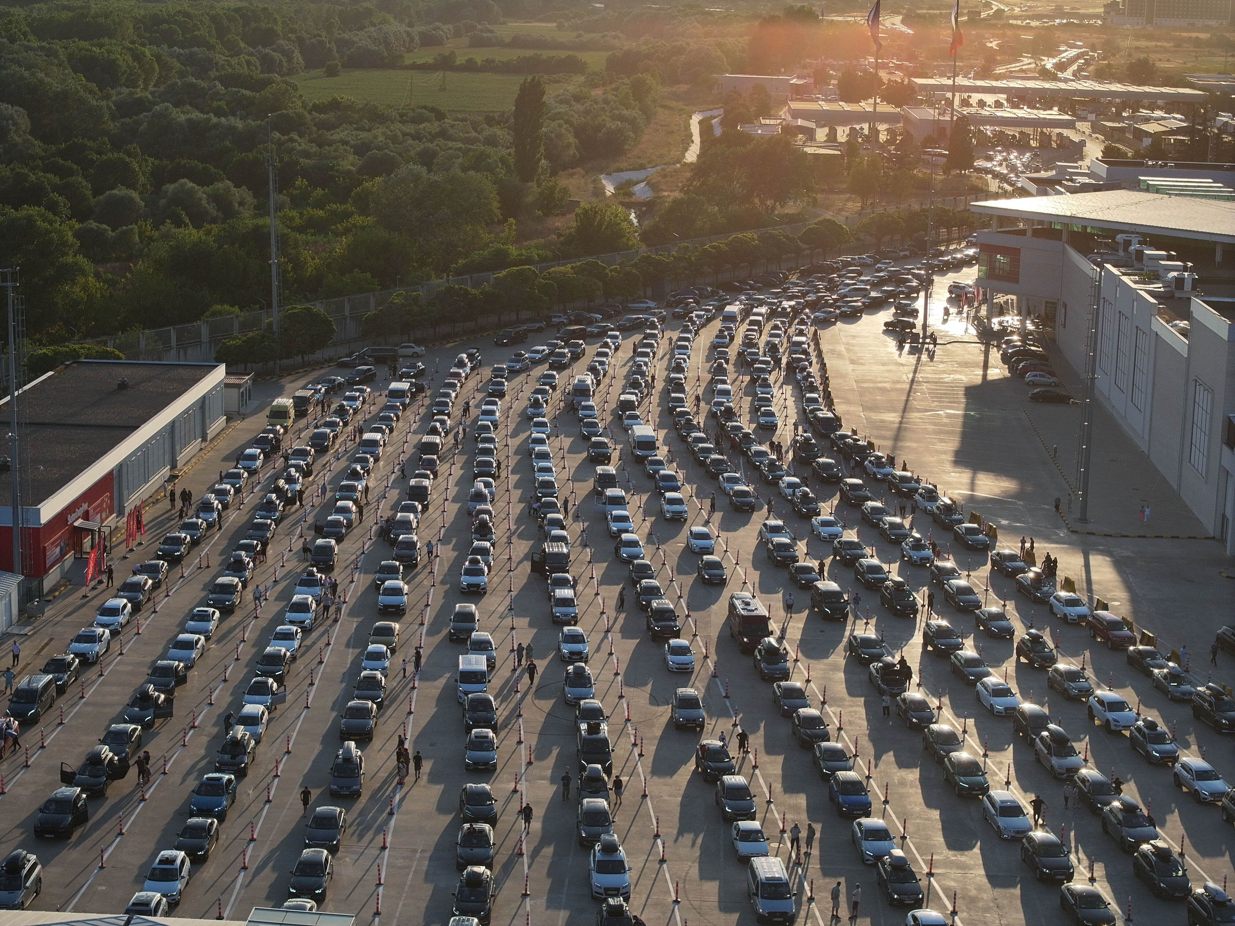 Yerel ekonomiye gurbetçi dopingi! Pazardan düğüne, emlaktan küçük esnafa her sektör kazanıyor - 4. Resim