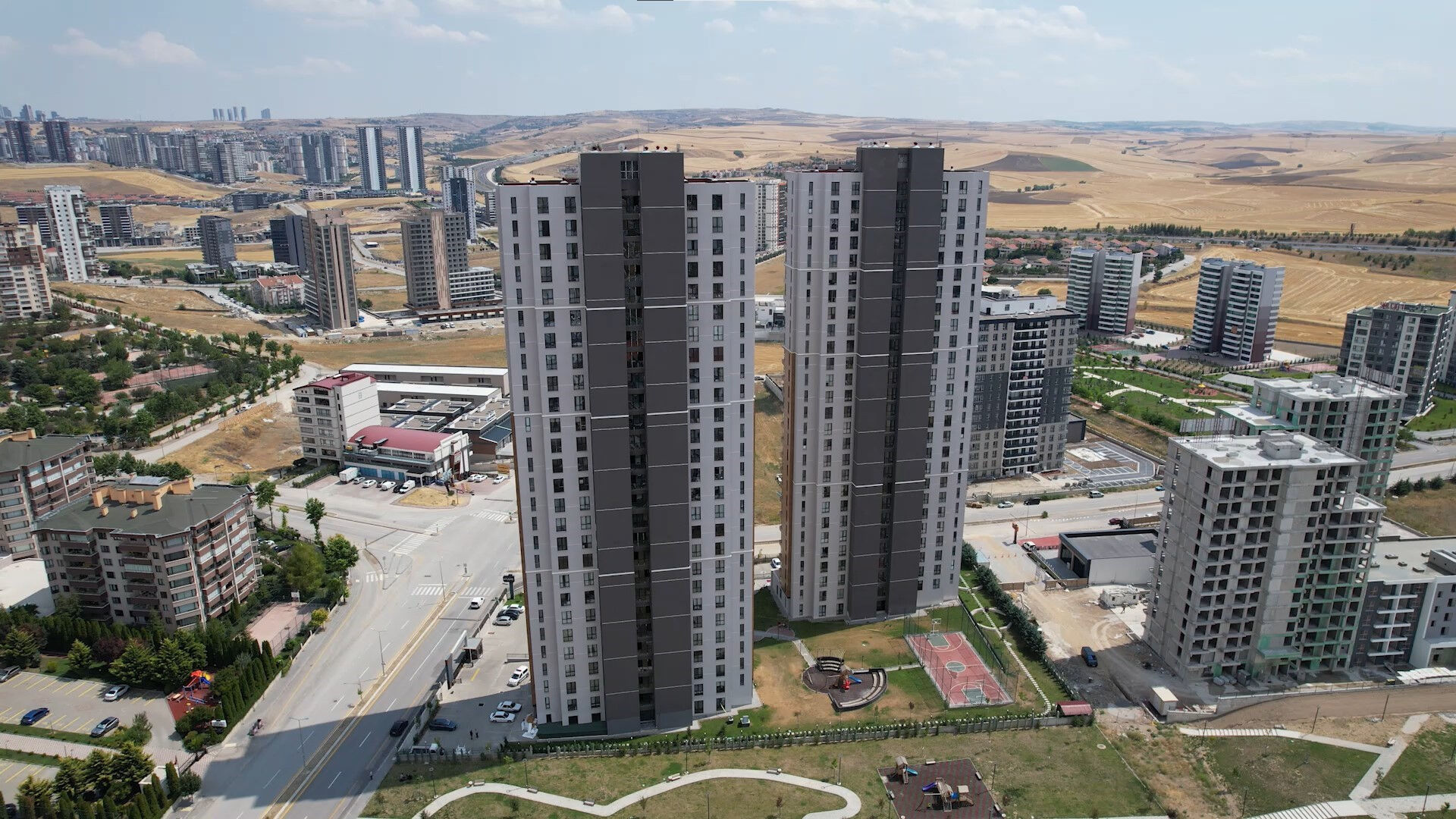 3 kişinin can verdiği bina "Hayata Değer" sloganıyla tanıtıldı! Daire fiyatı 20 milyon lira 3 kişinin can verdiği bina "Hayata Değer" sloganıyla tanıtıldı! Daire fiyatı 20 milyon lira - 1. Resim